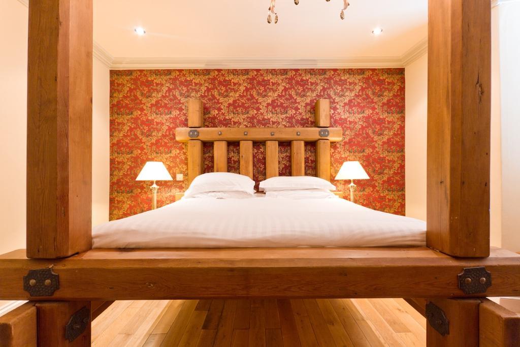 Moss Grove Organic 5*